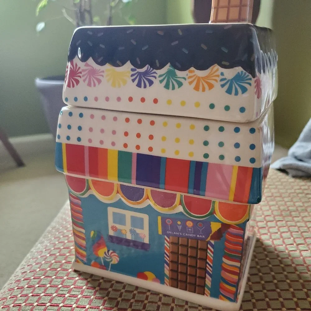 Dylan's Candy Bar Ceramic House - Picture 1 of 11